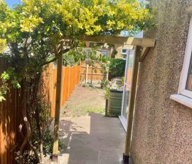 Square Topped Timber
Rose Climbing Frame